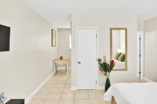 Mimo 7 -Smart TV - Free Parking - Kitchen - Walkable - Miami - 1