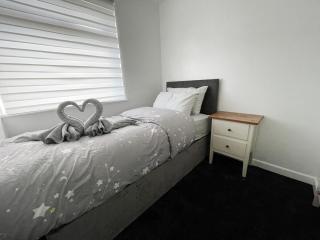 4 Bedrooms Holiday Home - Yeovil - 2