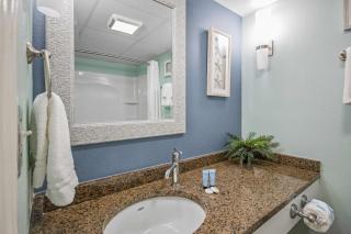 Sunlit Beach View Comfy KING Pool Hot Tubs Lazy River FREE Tickets No Resort Fees M41 - Myrtle Beach - 1