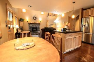 2 Kings, Fire Pit, Gameroom, EV charger, Dogs OK! - 6