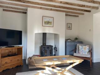 Spacious Red Brick Cottage with enclosed garden - 9