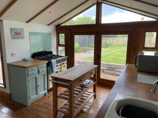 Spacious Red Brick Cottage with enclosed garden - 7