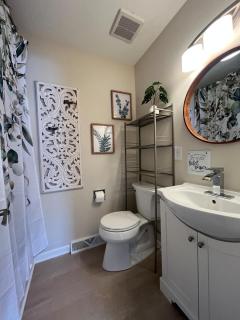Fully Renovated Scandinavian Inspired Home - Urbandale - 2