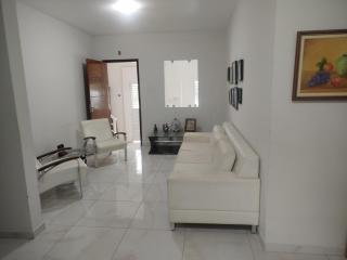 Casa espaçosa e bem localizada - Paulo Afonso - 0