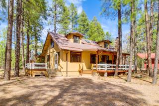 Hike, Fish and Golf Cabin with Fireplace in Pinetop! - Pinetop - 0
