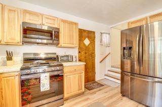 Hike, Fish and Golf Cabin with Fireplace in Pinetop! - Pinetop - 2