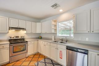 Less Than 1 Mi to Las Olas Boulevard Cozy Retreat with Yard - Fort Lauderdale - 9