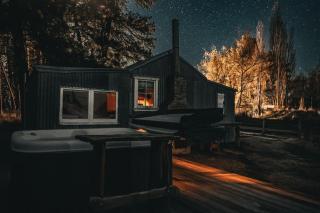The Good Shepherds Hut in the NZ Dark Sky Reserve - - 0