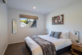Stunning Lake and Mountain Views - Queenstown - 3