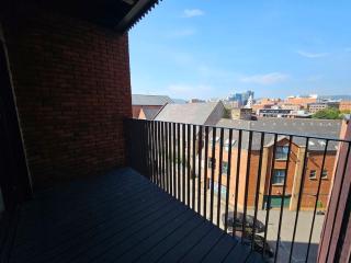 2 BR City Centre Apartment with Terrace - Belfast - 3