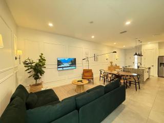 Magical 4BR Escape - Pet-Friendly, 9 Min to Disney - Orlando - 7