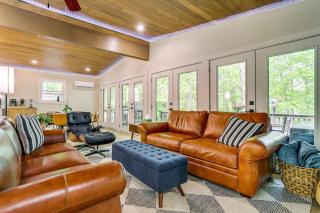 Lake Lanier Living! Retreat w/ Dock, Deck & Sauna - 4