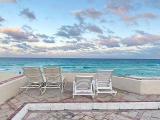 Beach front and lagoon view condo in Cancun - Cancún - 4