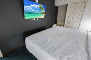 Brand New Oceanfront Honeymoon Suite, Pools, Views - Myrtle Beach - 4