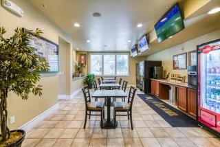 New Luxurious 1BR Apartment Heated Pool Spa & Sauna - Reno - 5