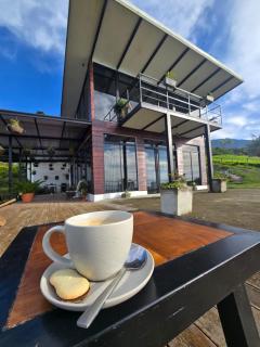 Loft con hermosas vistas y Volcán Turrialba - Turrialba - 0