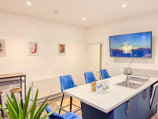 Code Four 4 Bedroom House By AltoLuxoExperience Short Lets & Serviced Accommodation With Free Wifi & Parking - Bristol - 7