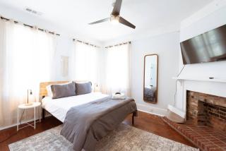 Modern 3BDR Retreat with Backyard Starland District - Savannah - 9