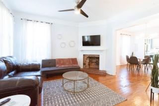 Modern 3BDR Retreat with Backyard Starland District - 0