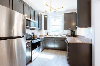 Modern 3BDR Retreat with Backyard Starland District - 3