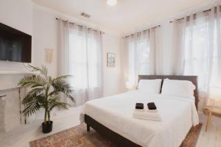 Newly Renovated 3BDR with Backyard Starland District - 8