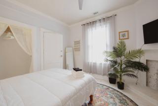 Newly Renovated 3BDR with Backyard Starland District - 5