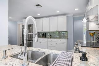 Beach Access Modern 3BR w Pool - Naples - 8