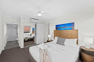 Comfy and Bright Apartment with HUGE Balcony! - 4