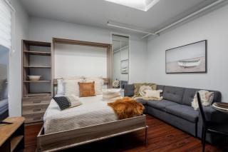 Spacious 1BDR Mezzanine on Bishop Central MTL - Montréal - 6