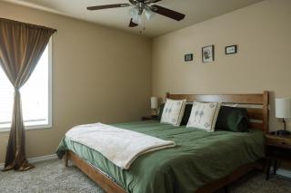 5BD - Backyard - Pool Access - 5 Mins to Texas A&M - College Station - 2