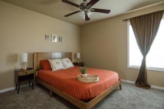 5BD - Backyard - Pool Access - 5 Mins to Texas A&M - College Station - 3