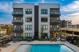 Sleeps 42 7 Modern Midtown Apartments w Gym, Pool, Walkable to Shops & Eats - Nashville - 0