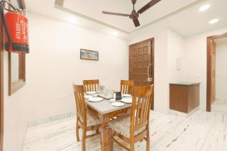 Child friendly Retreat w balcony & tub King Bed - Gurgaon - 5