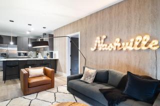 Sleeps 42 7 Modern Midtown Apartments w Gym, Pool, Walkable to Shops & Eats - Nashville - 2