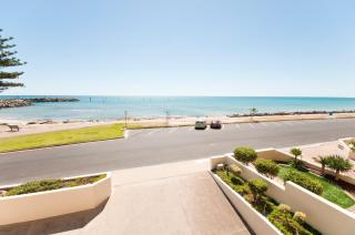 On The Beach - Glenelg, Sea Views - close to Cafes, Shopping - 9