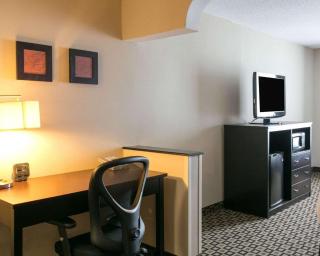 Comfort Suites Benton Harbor - St Joseph - Benton Harbor - 2