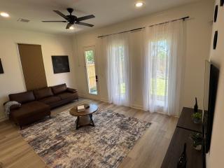 Modern 2Bedroom All-En-Suite Garage Near Downtown - Houston - 9