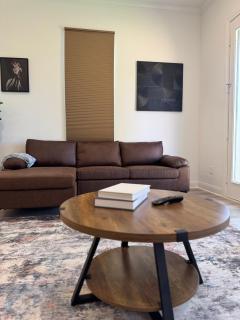 Modern 2Bedroom All-En-Suite Garage Near Downtown - Houston - 5