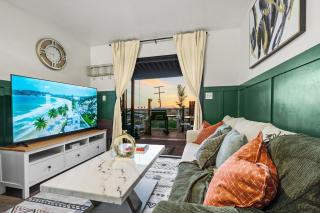 Entire Private 1-Bedroom Home with King Bed, Hot Tub, Parking, View, Available Now - San Diego - 9