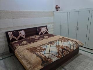 Shree Bankey Bihari Atithi Bhawan - Mathura - 2