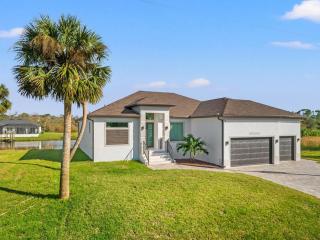 Modern Waterfront Bliss - 0