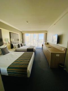 Sea View Hotel Room Heart of Surfers Paradise - Gold Coast - 3