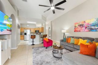 Chic 4BR,Heated Pool,Jacuzzi & Dining Oasis near Disney & Legoland - 9