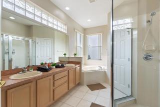 Chic 4BR,Heated Pool,Jacuzzi & Dining Oasis near Disney & Legoland - 4