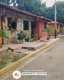 Casa Hogareña en Urbanización la Floresta, Valle del Espíritu Santo - - 0