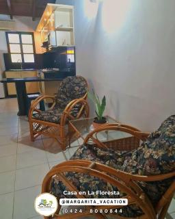 Casa Hogareña en Urbanización la Floresta, Valle del Espíritu Santo - - 1