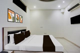 Hotel O Lohgarh Road Zirakpur Formerly JB Plaza - Zirakpur - 3