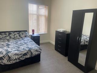 New Stylish Large 1-Bed Apartment - Close to Old Trafford & More - 1