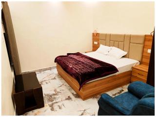 Hotel PREMIUM #VRRINDAVAN PALACE Near Ram janam Bhoomi and Temple - Fully Air Conditioned Room - A Top Rated Hotel - Ayodhya - 8