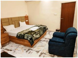 Hotel PREMIUM #VRRINDAVAN PALACE Near Ram janam Bhoomi and Temple - Fully Air Conditioned Room - A Top Rated Hotel - Ayodhya - 3